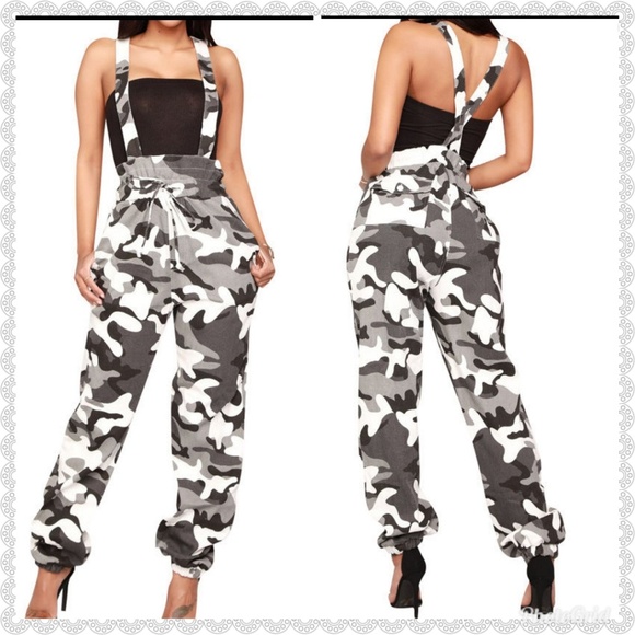 FINAL PRICE DROP** sz M Black camo bib overalls - Picture 2 of 7